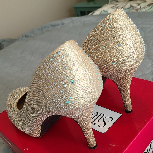 WIDE width Women's Gold Sequined Heels- worn once - Picture 3 of 6
